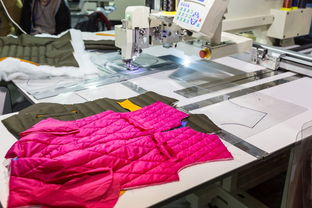 找上海周边的小型服装加工厂或小作坊,愿意接小批量的单子